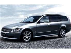 �X�e�[�W�A 2001�N���f��