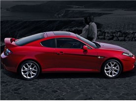 �q�����_�C �N�[�y 2002�N���f��