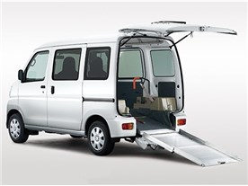 �n�C�[�b�g �����ԗ� 2004�N���f��