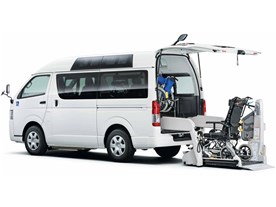 �n�C�G�[�X �����ԗ� 2004�N���f��