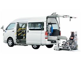 ���W�A�X�G�[�X �����ԗ� 2004�N���f��