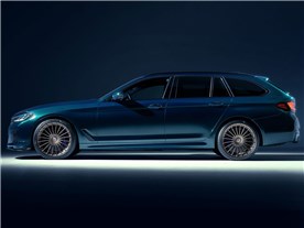 B5 GT �c�[�����O 2023�N���f��