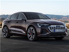 Q8 �X�|�[�c�o�b�N e-tron 2023�N���f��