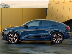 SQ6 スポーツバック e-tron 2025年モデル