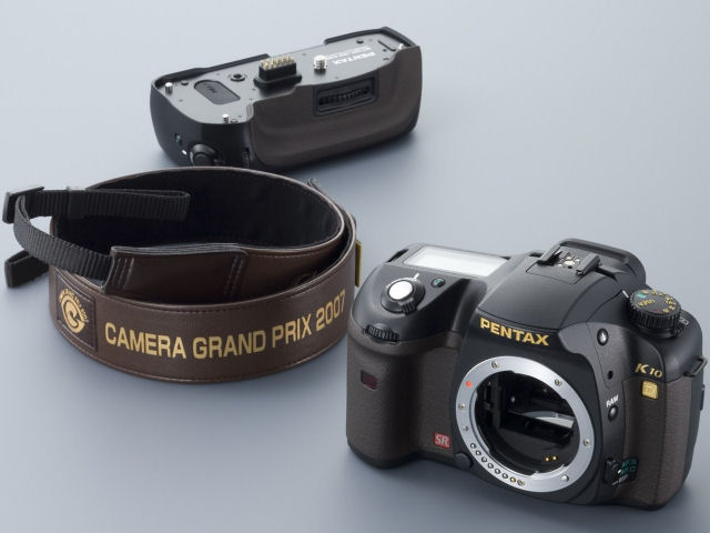 PENTAX K10D �O�����v���p�b�P�[�W �{�f�B �̐��i�摜