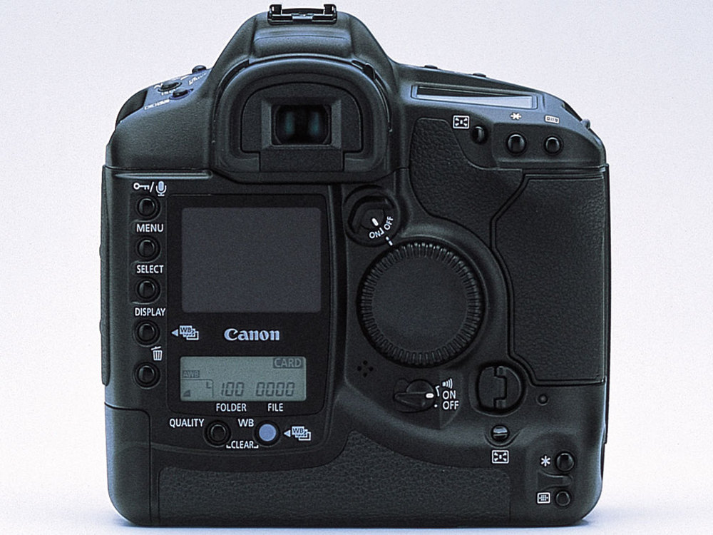 EOS-1D �{�f�B