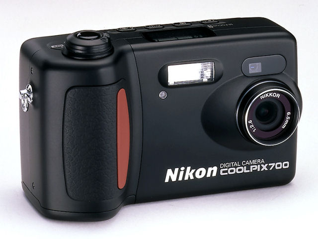 COOLPIX 700 �̐��i�摜