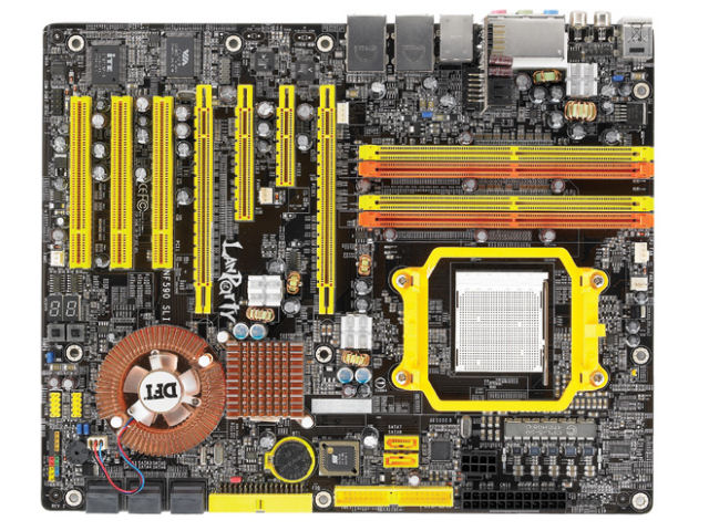 LANPARTY UT NF590 SLI-M2R/G �̐��i�摜