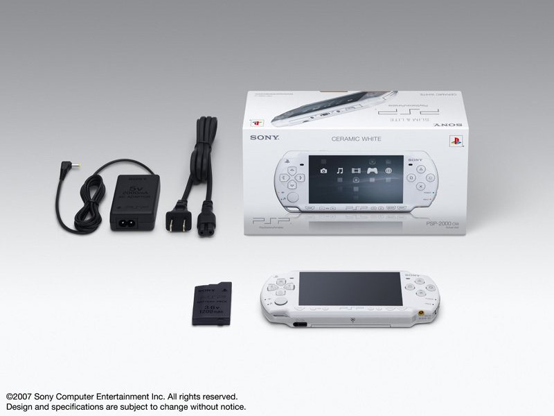 PSP �v���C�X�e�[�V�����E�|�[�^�u�� �Z���~�b�N�E�z���C�g PSP-2000 CW