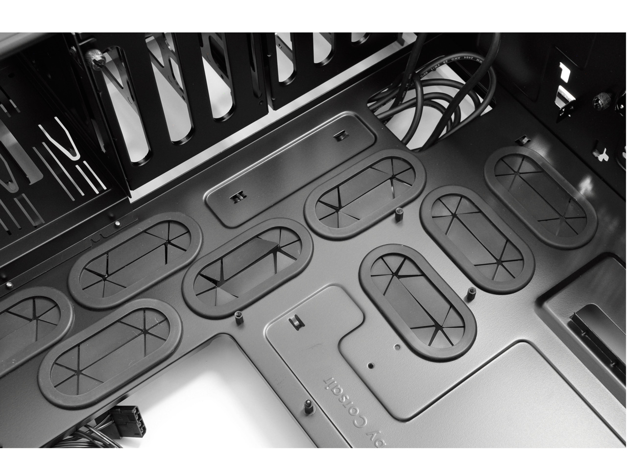 Graphite 600T CC600TWM-WHT