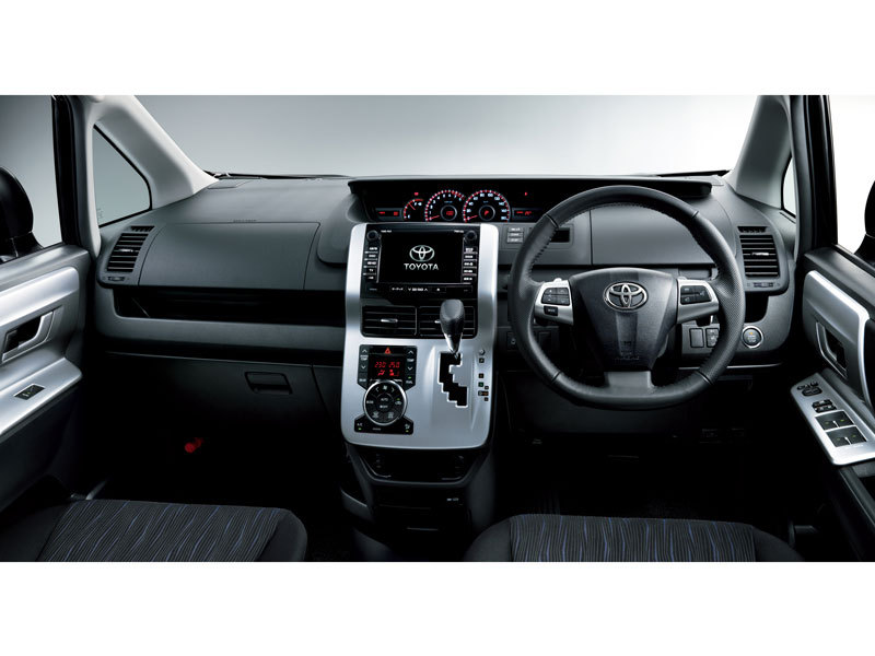 トヨタ ヴォクシー 2007年モデル ZS 煌III (8人乗り)の価格・性能・装備・オプション（2012年10月1日発売）