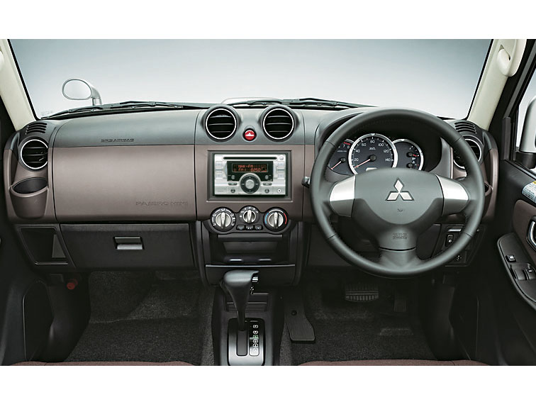 三菱2代目パジェロ インテリアウッドキット BURG DESIGN オーストリア 三菱2代目パジェロ インテリアウッドキット BURG DESIGN オーストリア