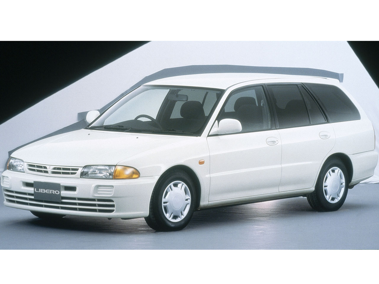 三菱 リベロ 1992年モデル 新車画像