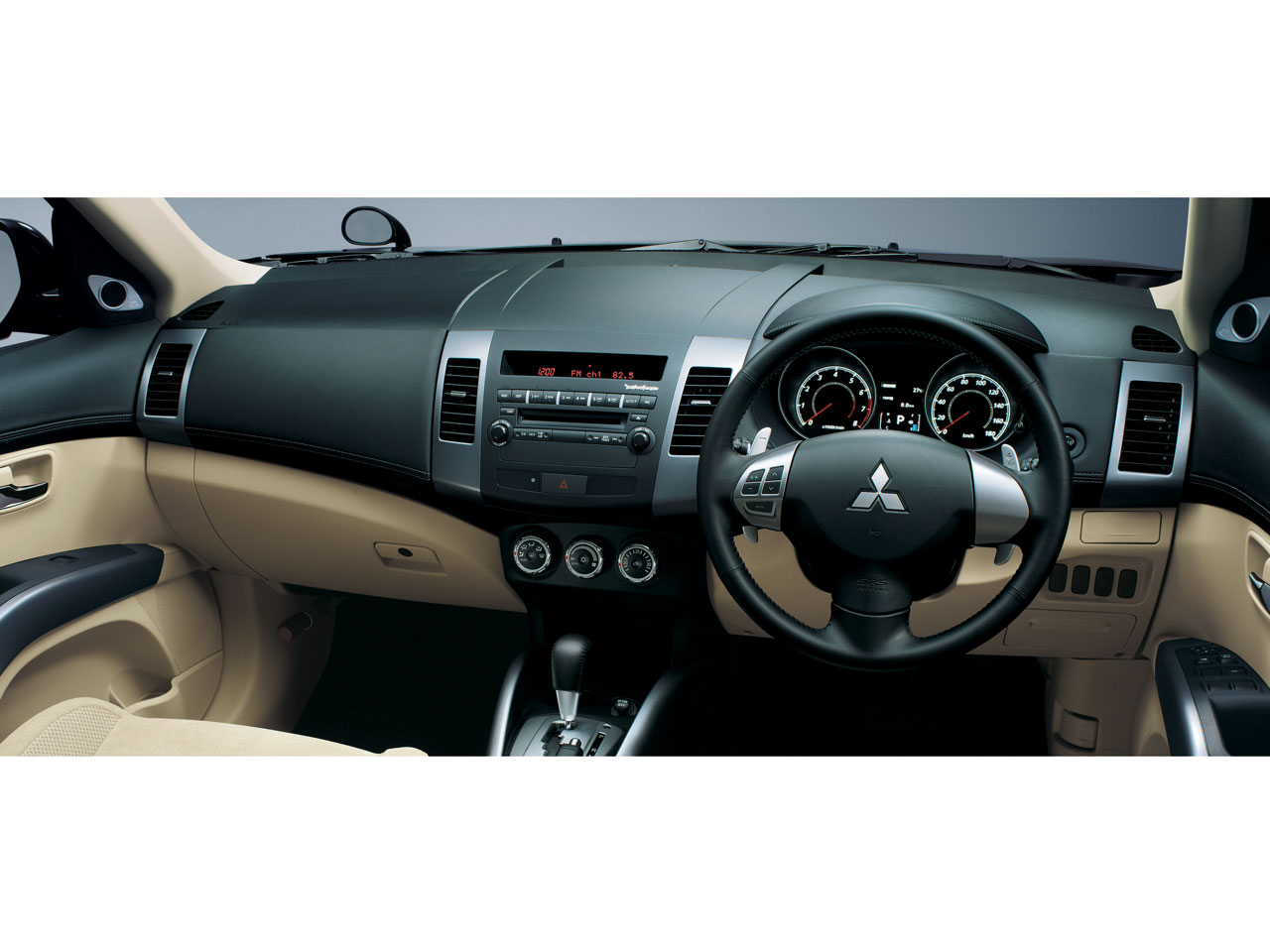 三菱 アウトランダー 2005年モデル 24G 4WD (5人乗り)の価格・性能・装備・オプション（2007年10月17日発売） 価格.com