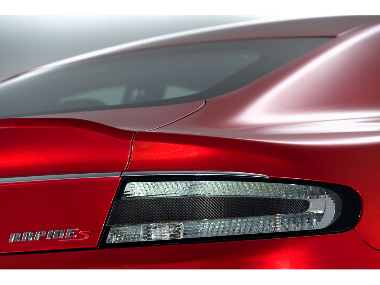 アストンマーチン ラピードの価格・新型情報・グレード諸元 価格.com