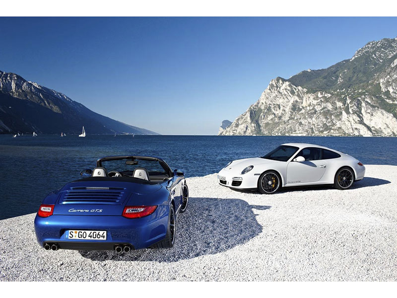 ポルシェ 911カレラGTS 2010年モデル ベースグレード (左