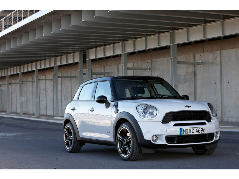 ミニ MINI CROSSOVER (クロスオーバー) 2011年モデルの価格・グレード一覧 価格.com