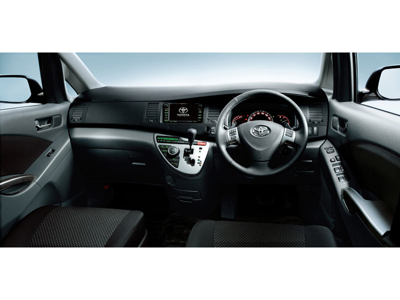 トヨタ アイシス 2004年モデル 1.8Lの価格・性能・装備・オプション（2011年6月6日発売） 価格.com