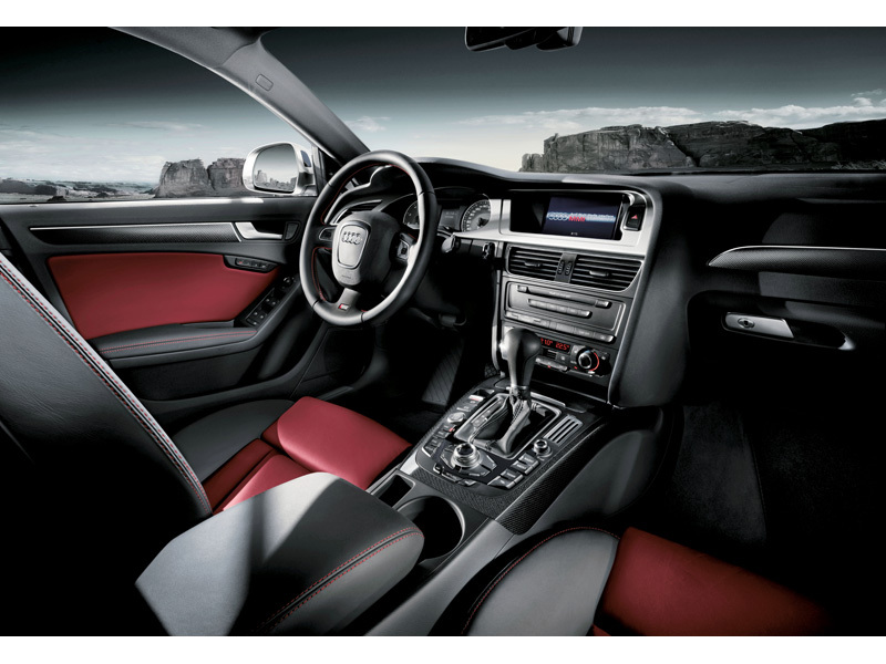 アウディ S4 2009年モデル quattro (左ハンドル)の価格・性能・装備