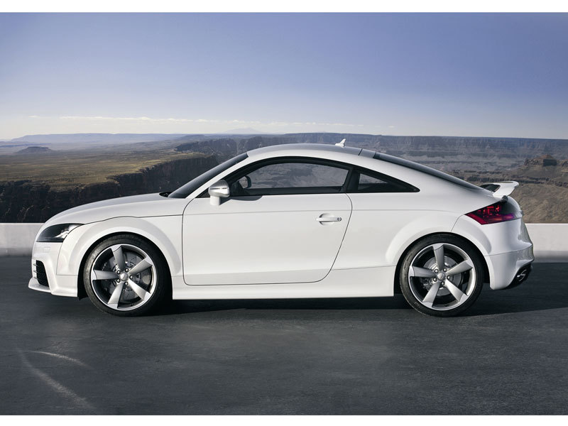 アウディ TT RS Plus クーペ 2010年モデルの価格・グレード一覧 価格.com