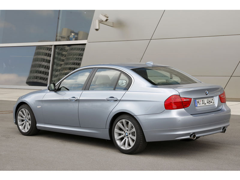 BMW 3シリーズ セダン 2005年モデル 320i (MT)の価格・性能・装備・オプション（2010年5月24日発売） 価格.com