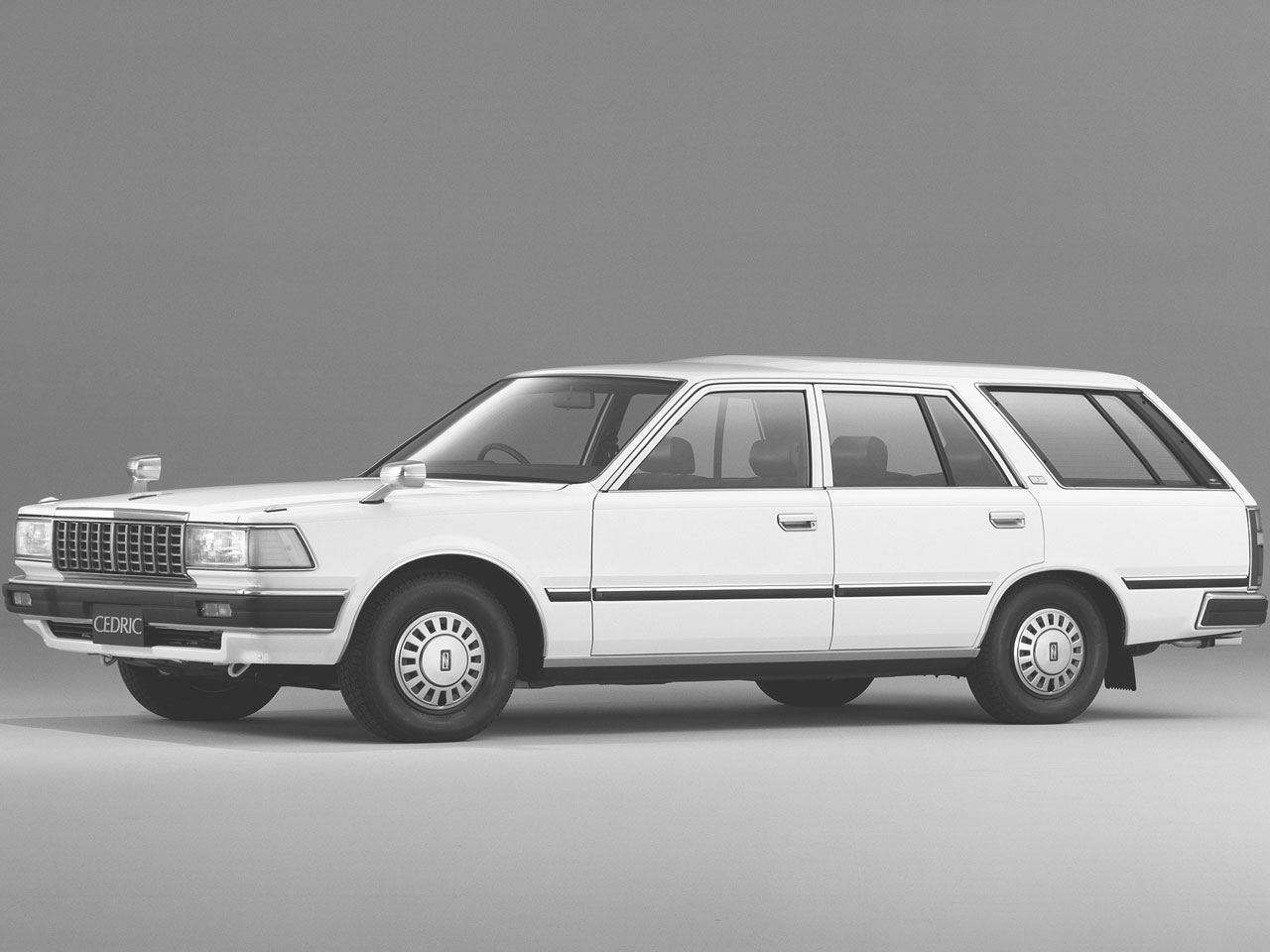 日産 セドリックワゴン 1983年モデル 新車画像