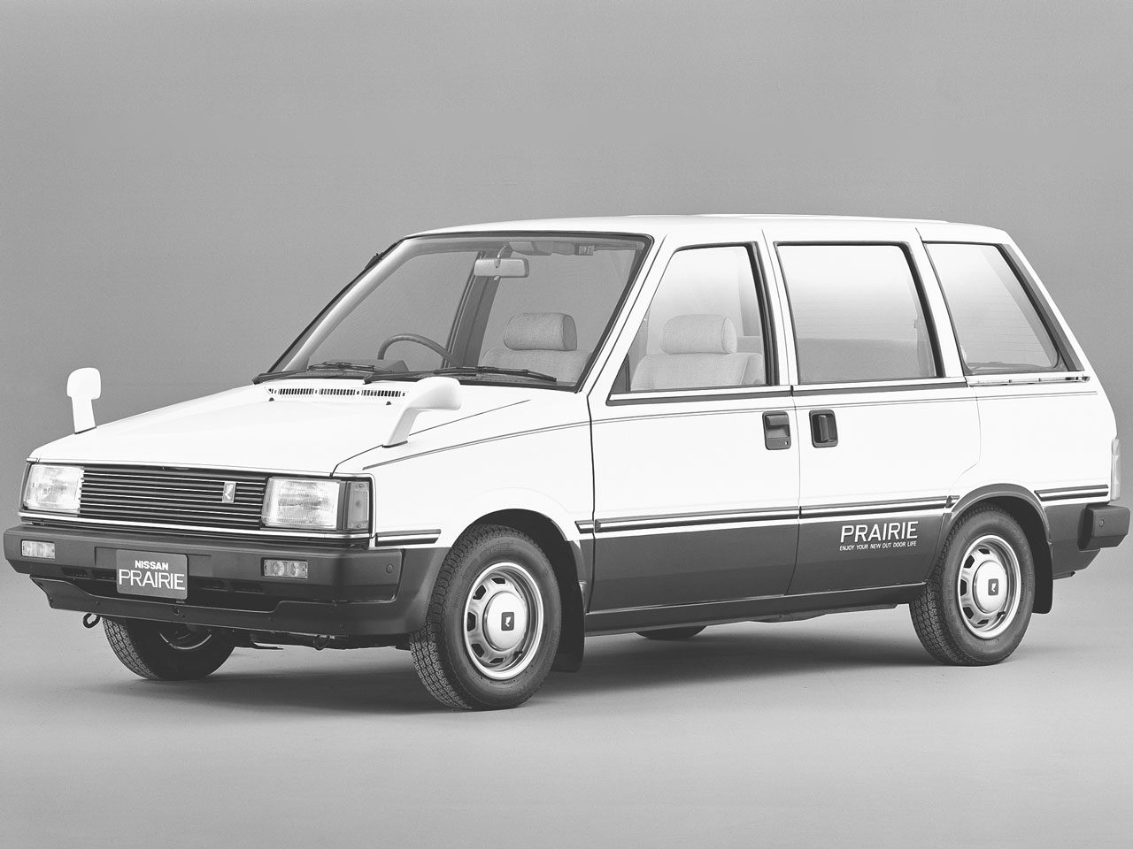 日産 プレーリー 1982年モデル 新車画像