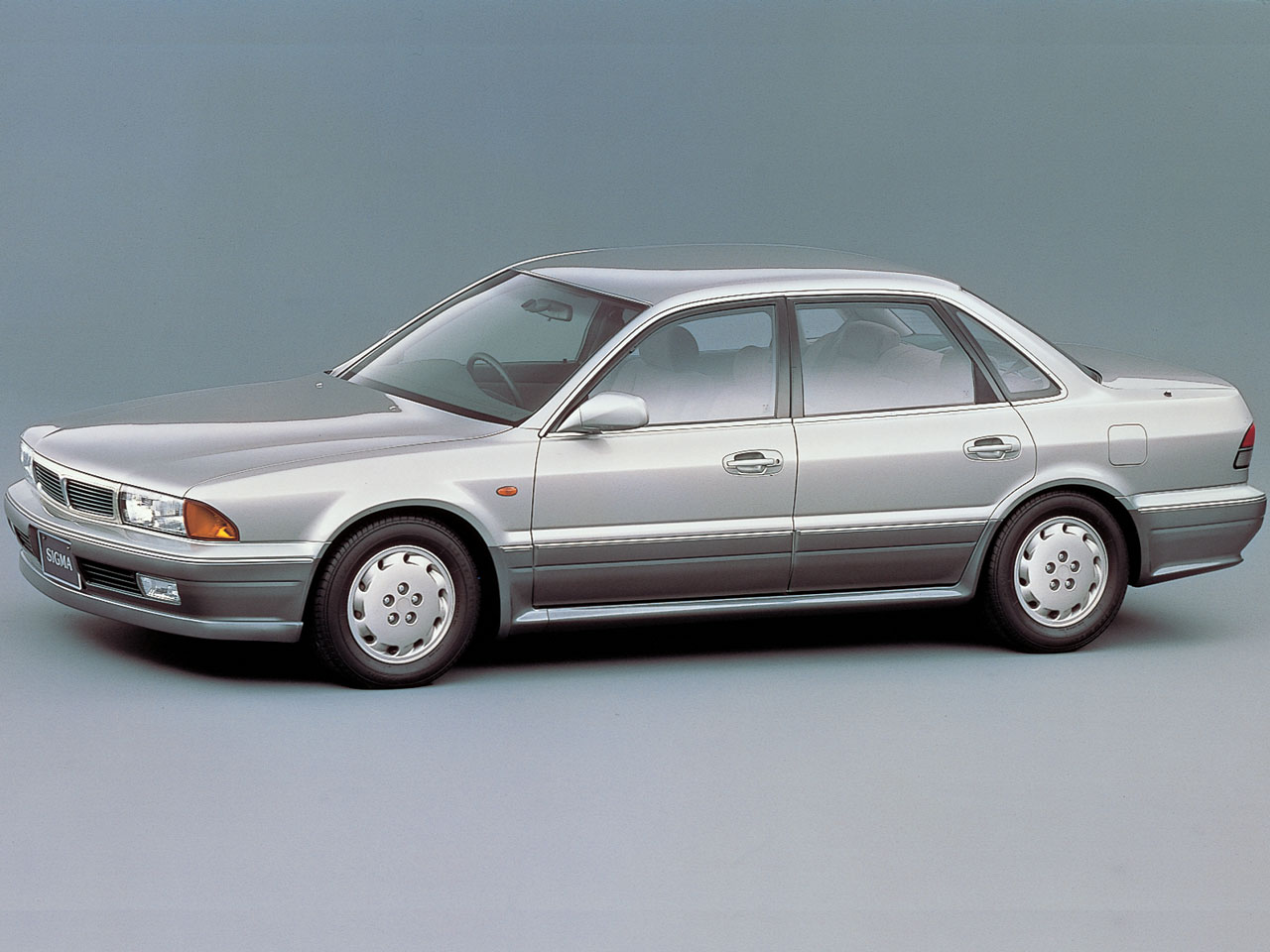 三菱 シグマ 1990年モデル 新車画像