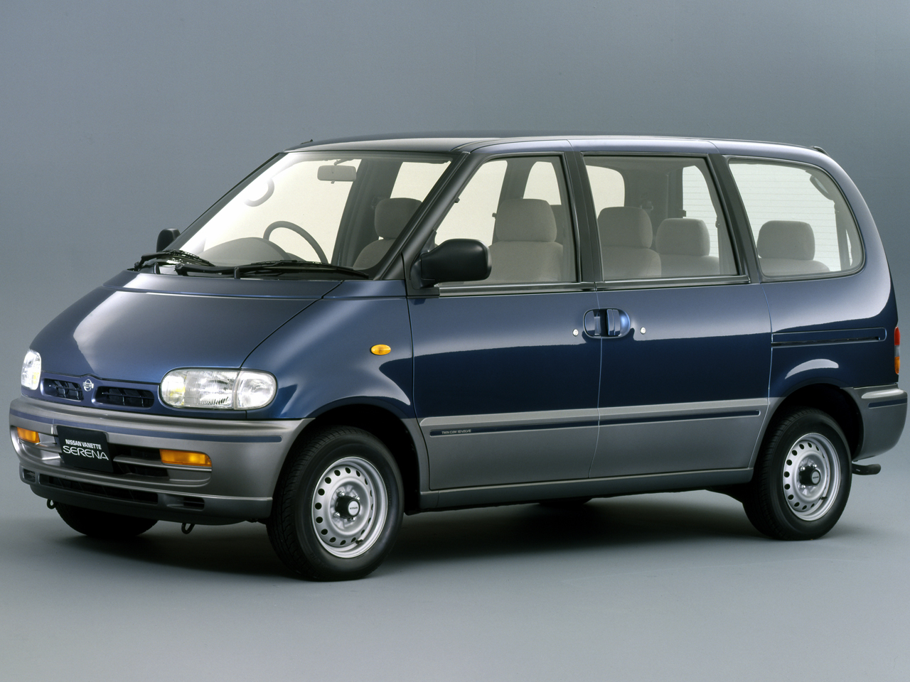 日産 セレナ 1991年モデル 新車画像