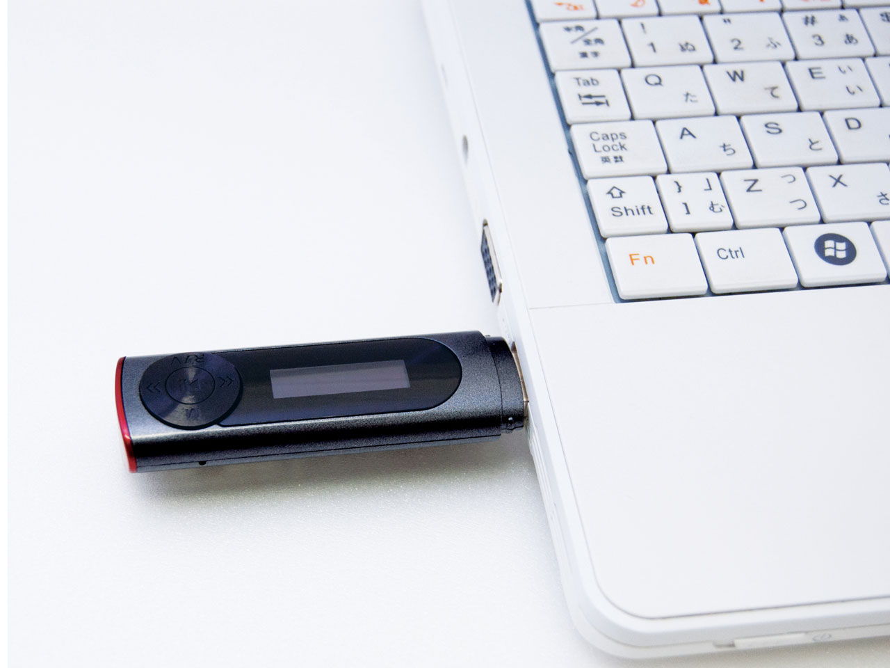 Lyumo M11 [8GB �K�����^���b�N]