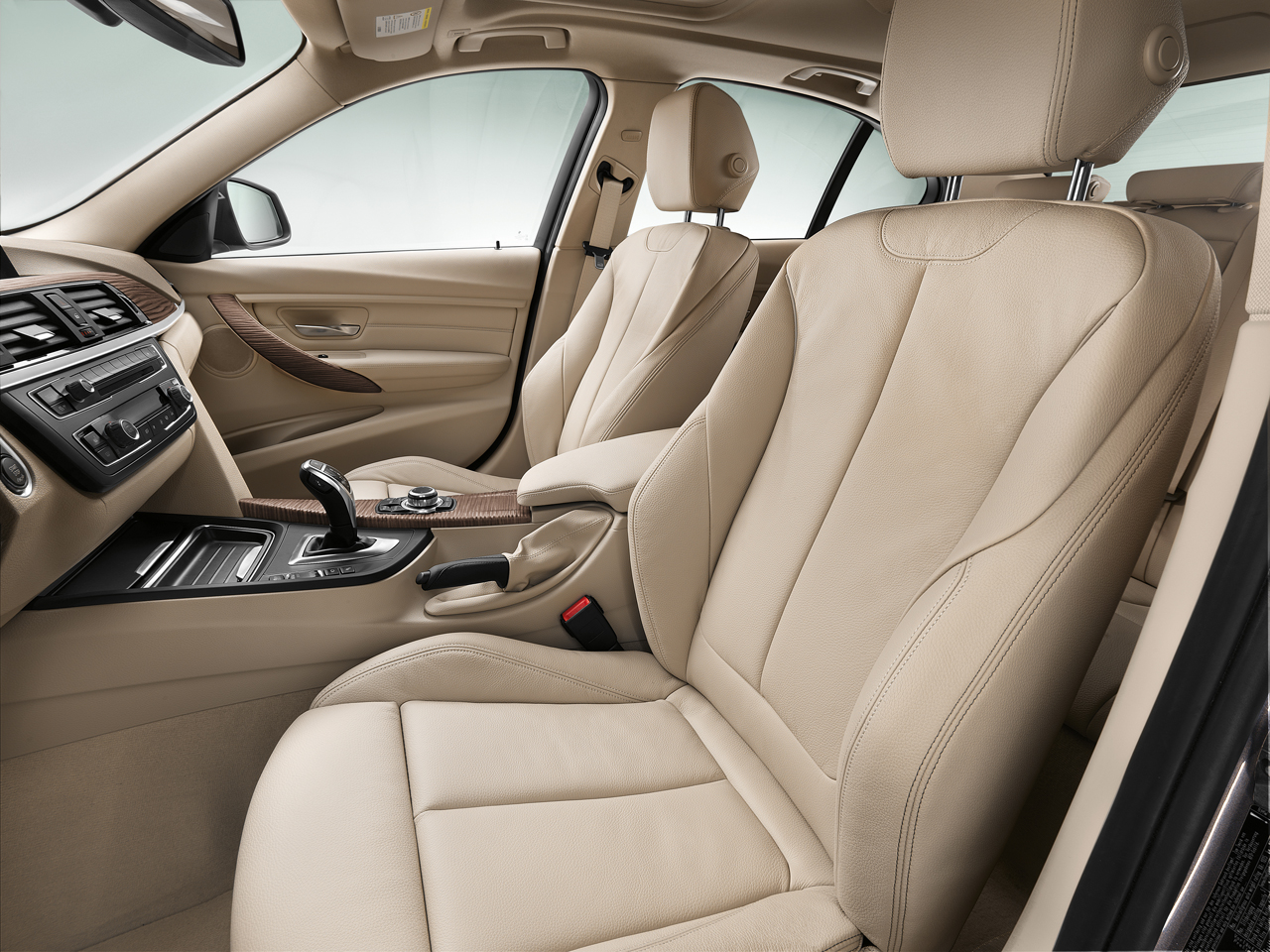BMW 3シリーズ セダン 2012年モデル 320d Luxuryの価格・性能・装備・オプション（2016年5月28日発売）