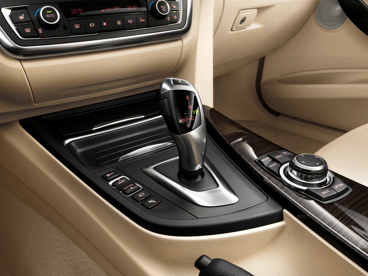 BMW 3シリーズ セダン 2012年モデルの価格・グレード一覧