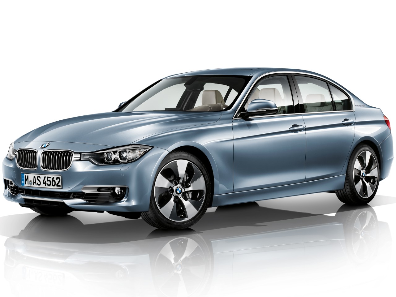BMW 3シリーズ セダン 2012年モデル 320i Luxuryの価格・性能・装備