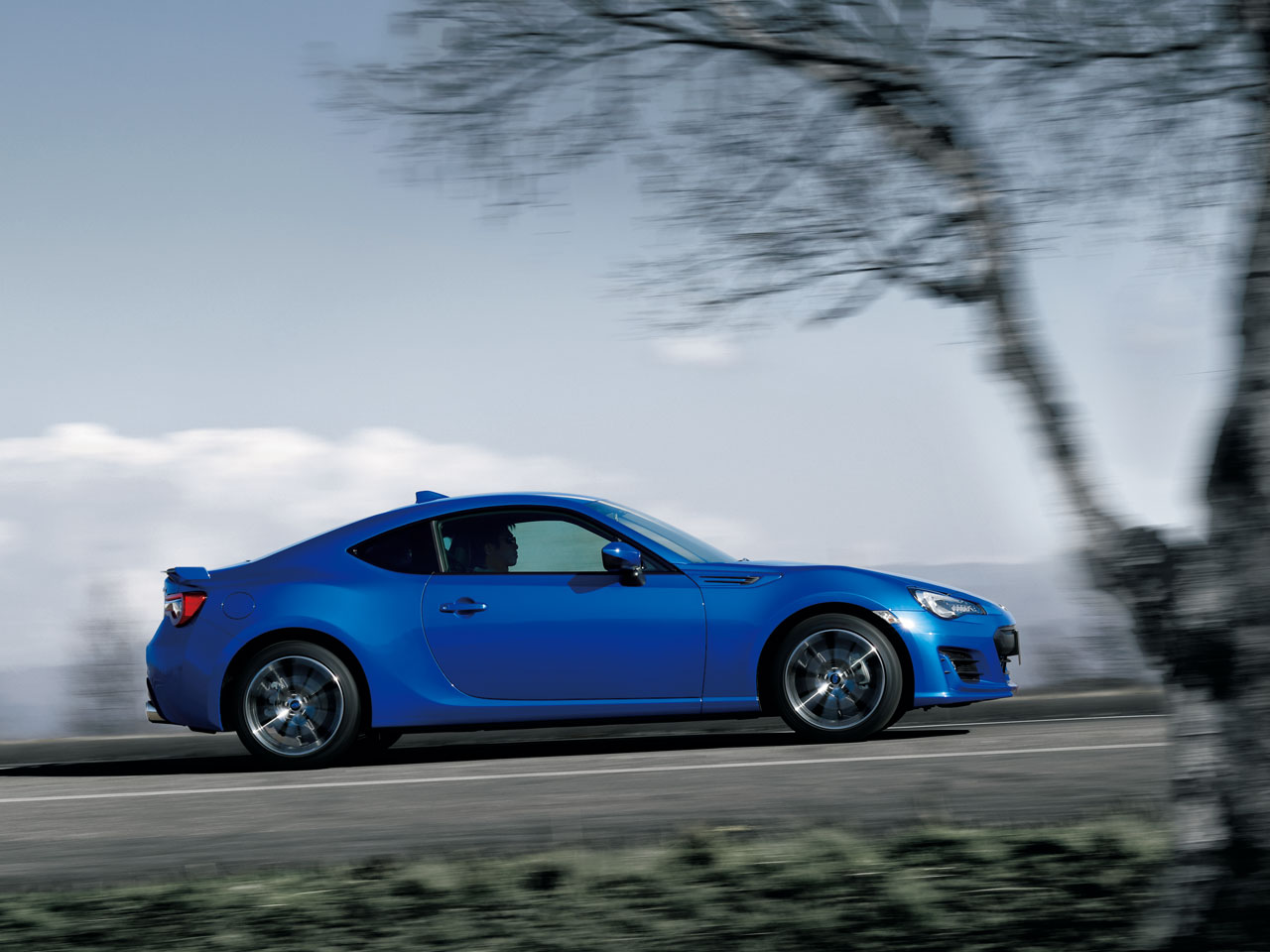 スバル BRZ 2012年モデル R Customize Package (MT)の価格・性能・装備・オプション（2015年4月16日発売）  価格.com