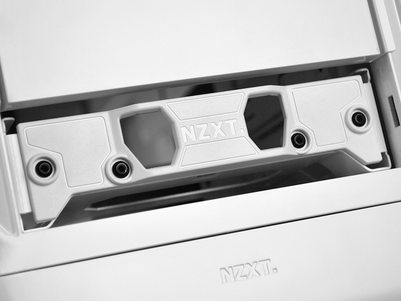 SWITCH 810 [�z���C�g]