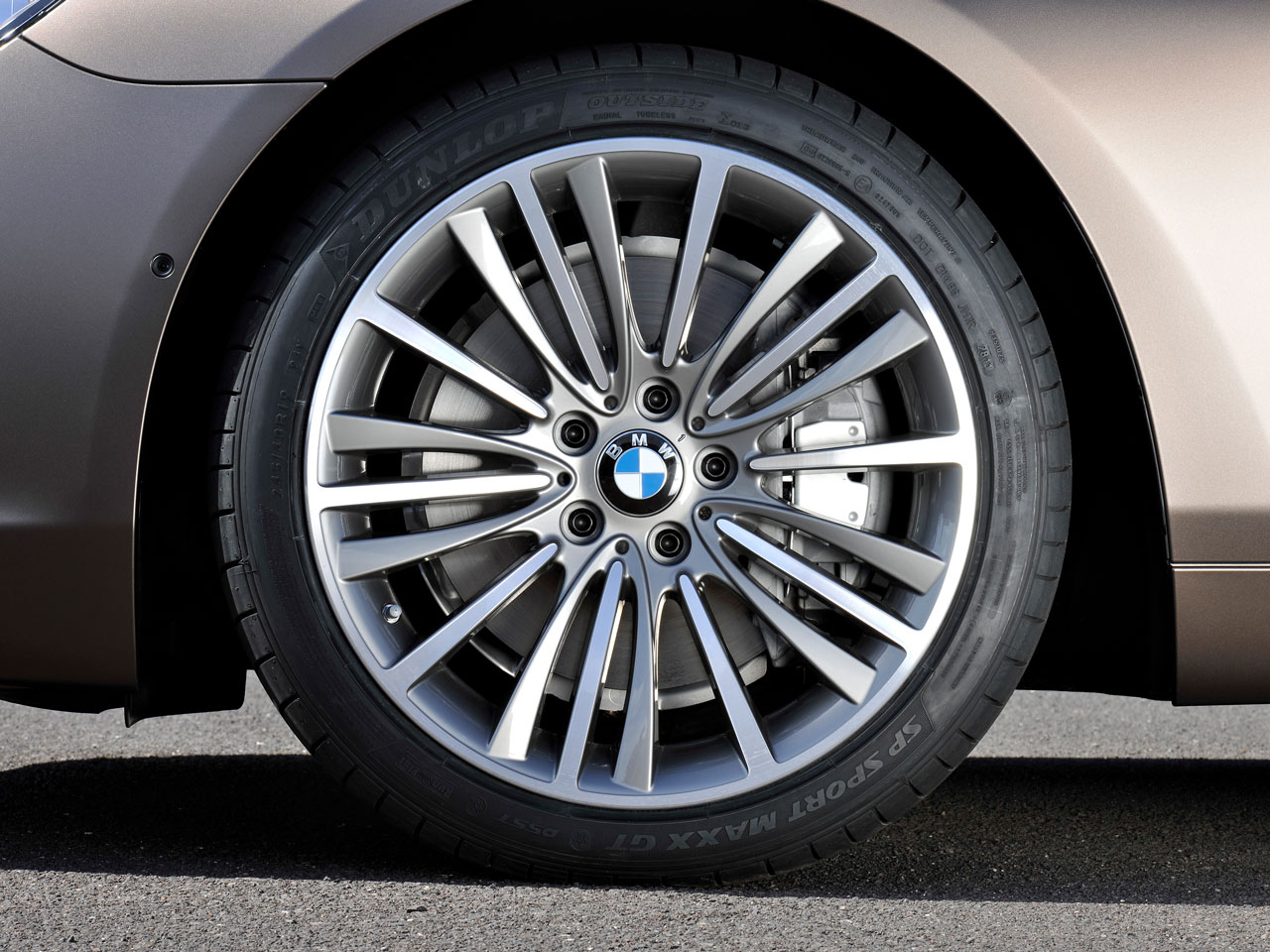 美品 バリ山 BMW 5シリーズ 245/40R19 BS VRX2 スタッドレスタイヤ 4本 