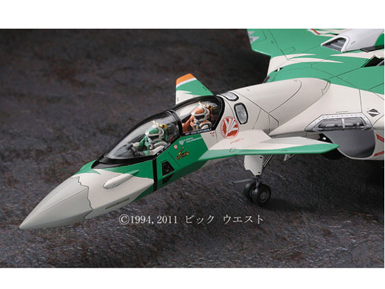 1/72 �}�N���X�E�U�E���C�h VF-11D �T���_�[�t�H�[�J�X