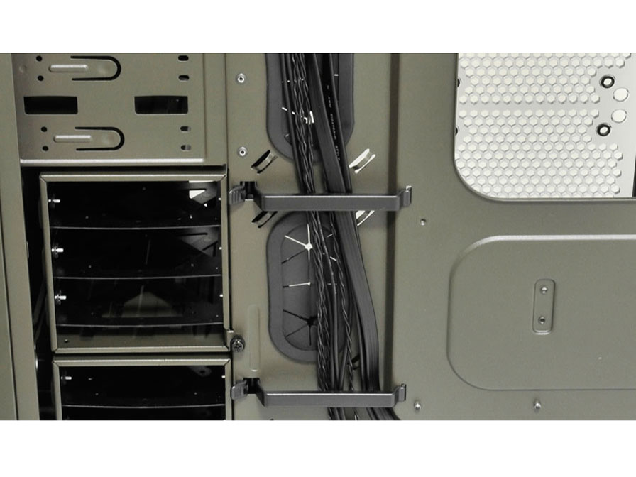 Vengeance C70 CC-9011018-WW [Military Green]