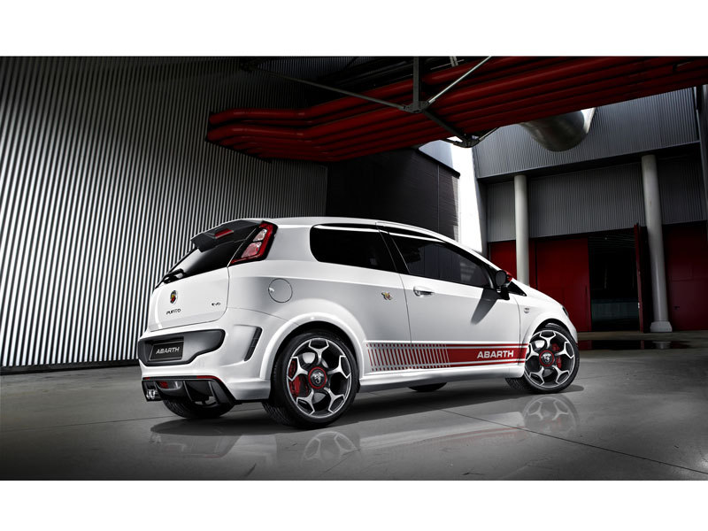 フィアット アバルト プント エヴォ 2010年モデルの価格・グレード一覧