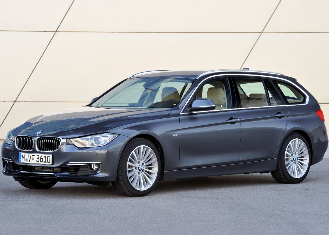 BMW 3シリーズ ツーリング 2012年モデル 320i Touring Luxuryの価格