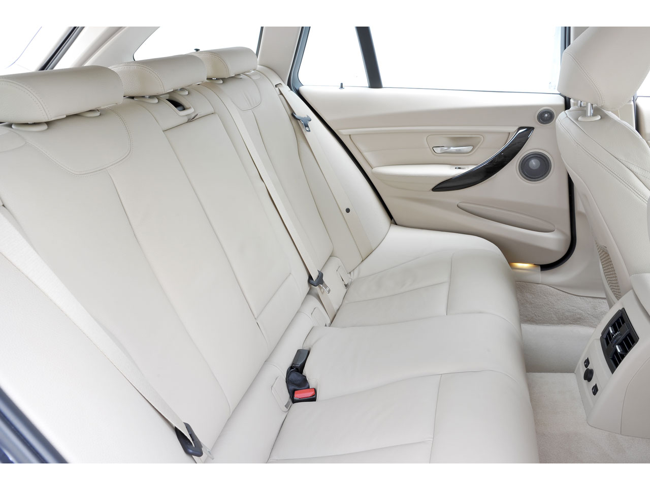 BMW 3シリーズ ツーリング 2012年モデル 318i Touring Luxuryの価格・性能・装備・オプション（2019年1月1日発売） 