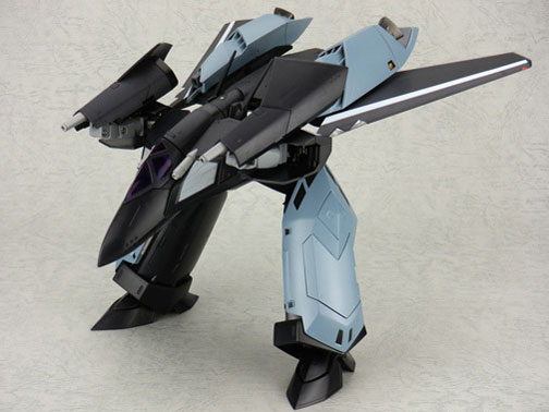 ��܂ƃ}�N���X�V���[�Y 1/60 ���S�ό` VF-17D with �X�[�p�[�p�b�N
