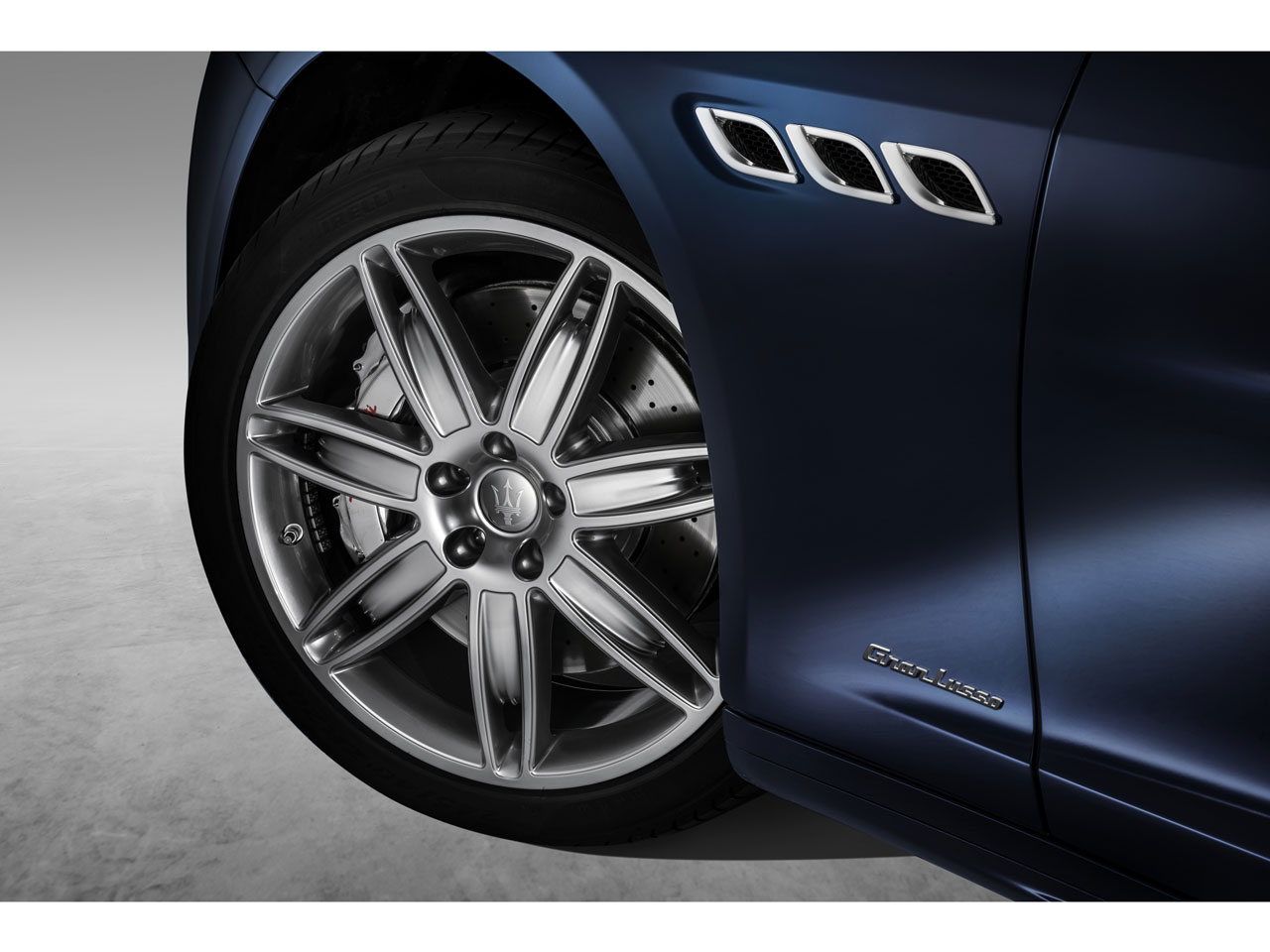 マセラティ クアトロポルテ 2013年モデル グランスポーツ S Q4の価格・性能・装備・オプション（2021年4月14日発売）