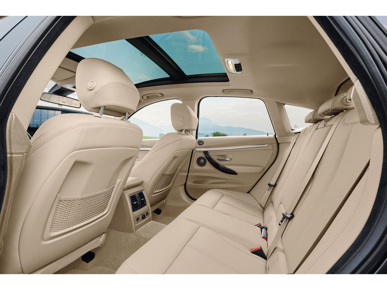 BMW 3シリーズ グランツーリスモ 2013年モデル 320i Gran Turismo Luxuryの価格・性能・装備・オプション（2019年1月1日発売） 