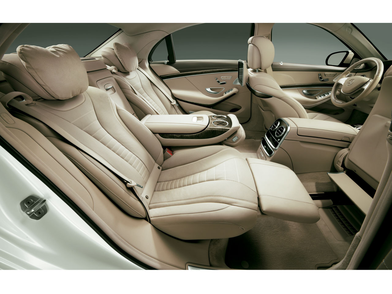 メルセデス・ベンツ Sクラス 2013年モデル S400 d 4MATICの価格・性能