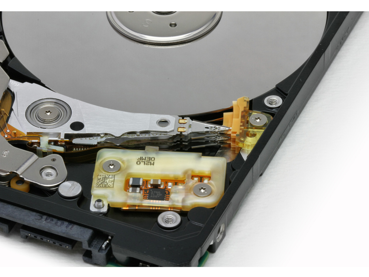 HTS541010A7E630 [1TB 7mm]