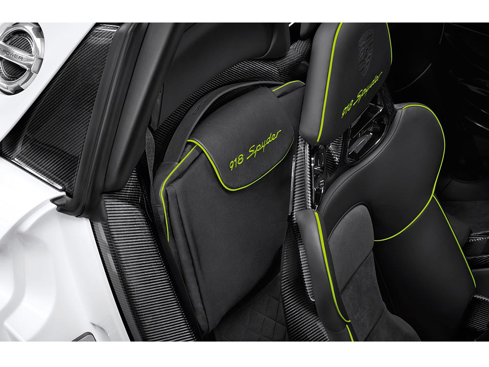 ポルシェ 918 スパイダー 2013年モデルの価格・グレード一覧