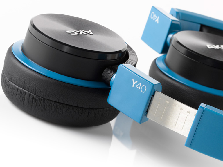 Y40 [�u���[]