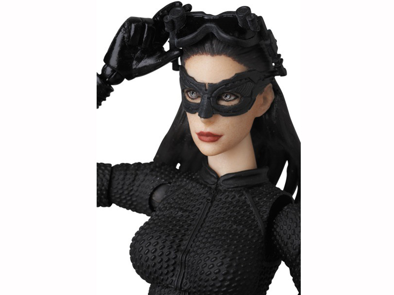 MAFEX �_�[�N�i�C�g�E���C�W���O �Z���[�i�E�J�C��