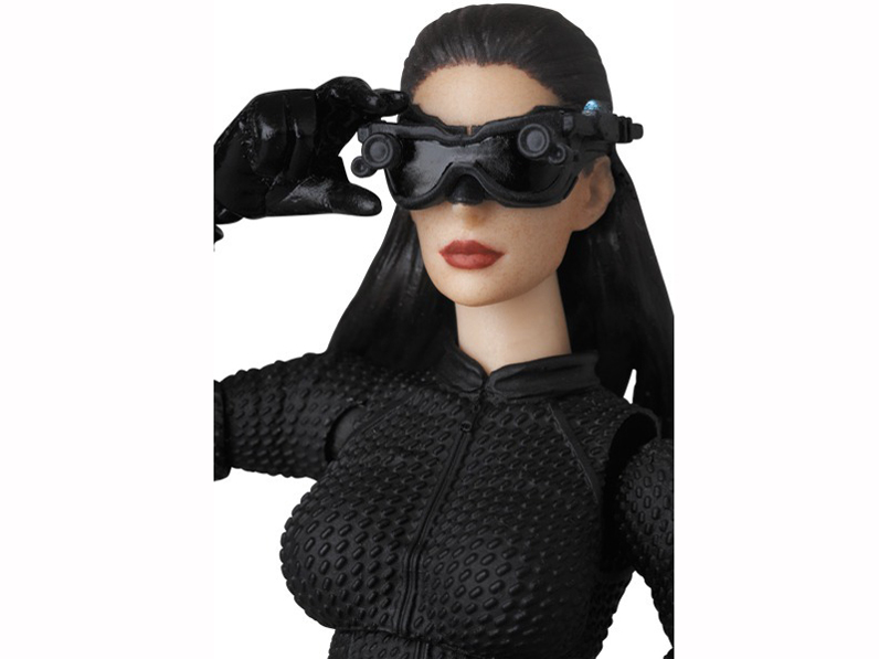 MAFEX �_�[�N�i�C�g�E���C�W���O �Z���[�i�E�J�C��